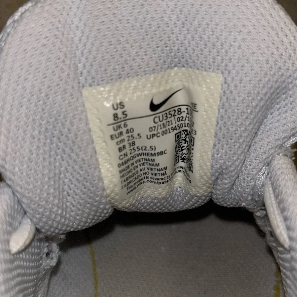 Nike run swift women’s sneakers - Picture 5 of 6